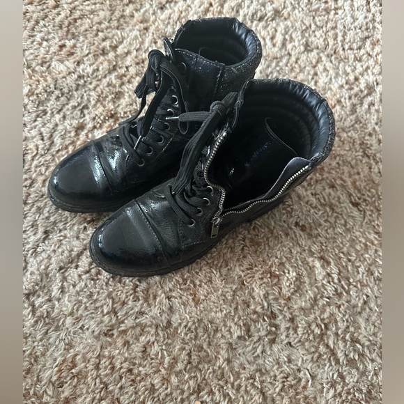 Girls - Picture 2 of 5